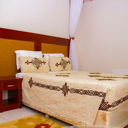 Wellsprings Hotel Gulu Екстер'єр фото