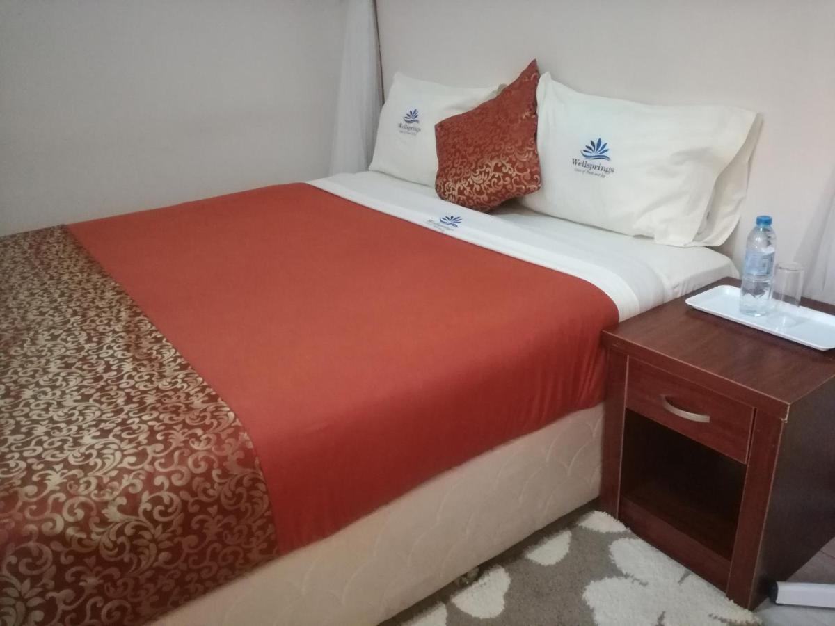 Wellsprings Hotel Gulu Екстер'єр фото